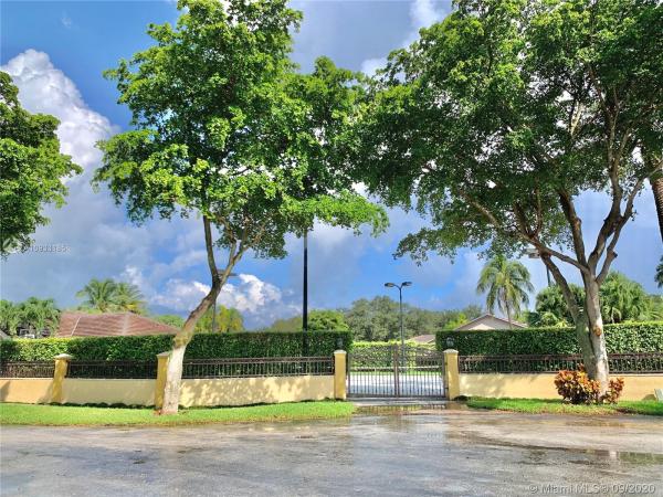 Royal Palm North, 8215 NW 157th Ter, Miami Lakes, Florida 33016, image 2