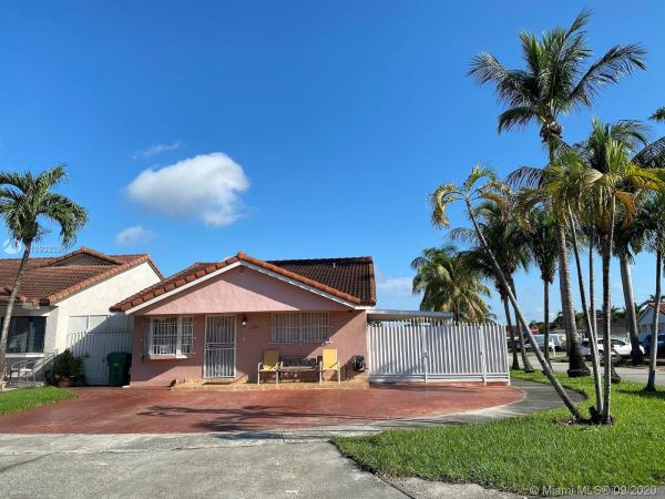 Biltmore Villas, 8991 NW 115th St, Hialeah Gardens, Florida 33018, image 2