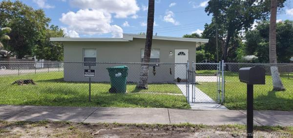 Hyde Park Manor, 1100 NW 140th St, Golden Glades, Florida 33168, image 2