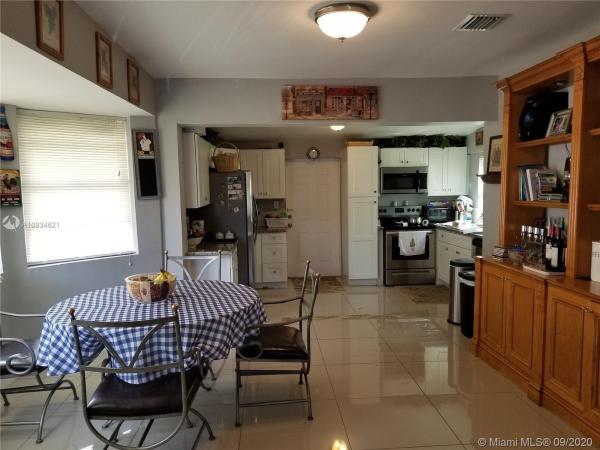 Sunshine Manor, 2603 Wiley St, Hollywood, Florida 33020, image 2