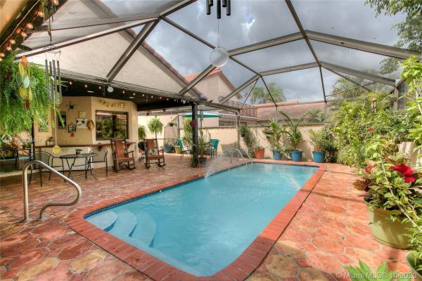 Patio Homes At The Moors, 17519 NW 61st Pl, Country Club, Florida 33015, image 2