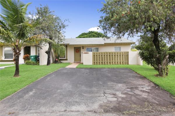 Devon Aire Villas, 12011 SW 110th St Cir S, The Crossings, Florida 33186, image 2
