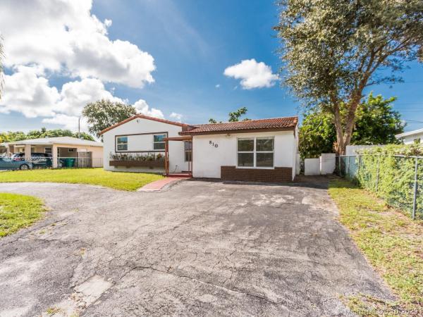 810 NE 175th St, Unincorporated Dade County, Florida 33162, image 2
