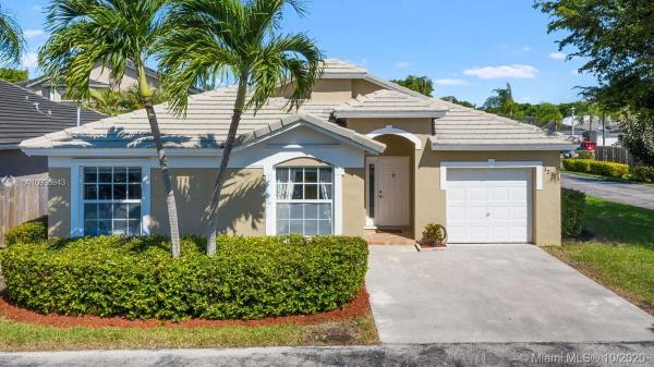 Courtyards At Deerwood, 12313 SW 146th St, Three Lakes, Florida 33186, image 2