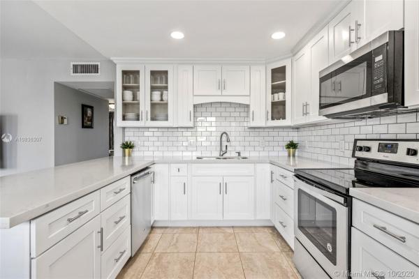 Lyndhurst, 3058 N Lyndhurst N #3058, Deerfield Beach, Florida 33442, image 2