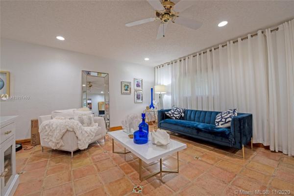Miami Lakes Golf Course Village, 7421 Twin Sabal Dr #7421, Miami Lakes, Florida 33014, image 2