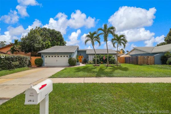 Gates Of Hillsboro, 3912 NW 2nd Ct, Deerfield Beach, Florida 33442, image 2