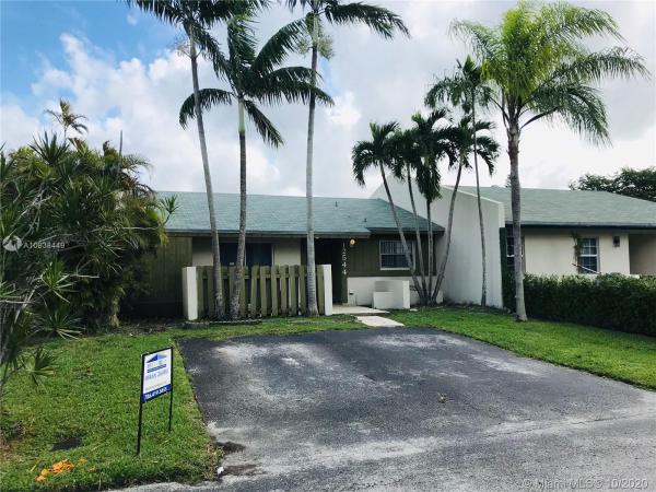 Devon Aire Villas, 12544 SW 118th Ln 0, The Crossings, Florida 33186, image 2