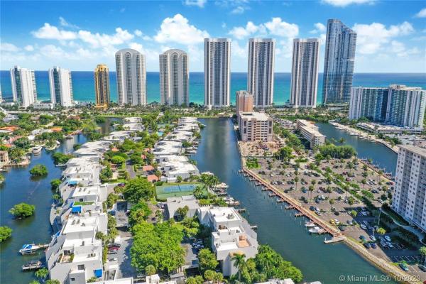 Poinciana Island Yacht & Racquet Club, 402 Poinciana Dr #1716, Sunny Isles Beach, Florida 33160, image 2