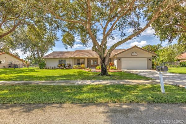 Ridgeview Lake Estates, 10400 SW 20th St, Davie, Florida 33324, image 2