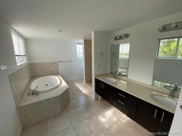 Hollywood Lawns, 1656 Hayes St, Hollywood, Florida 33020, image 2