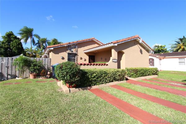Kenmore Villas, 13595 SW 38th Ln, Tamiami, Florida 33175, image 2