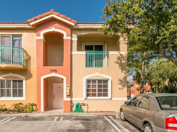 Bonita Golfview Townvillas, 7215 NW 173rd Dr, Country Club, Florida 33015, image 2