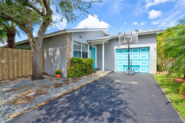 Waterview Isles, 1900 N 26th Ave, Hollywood, Florida 33020, image 2