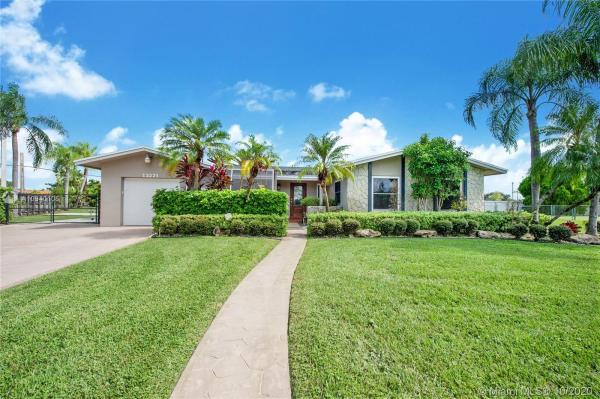 Devon Aire Estates, 12221 SW 104th Ter, The Crossings, Florida 33186, image 2