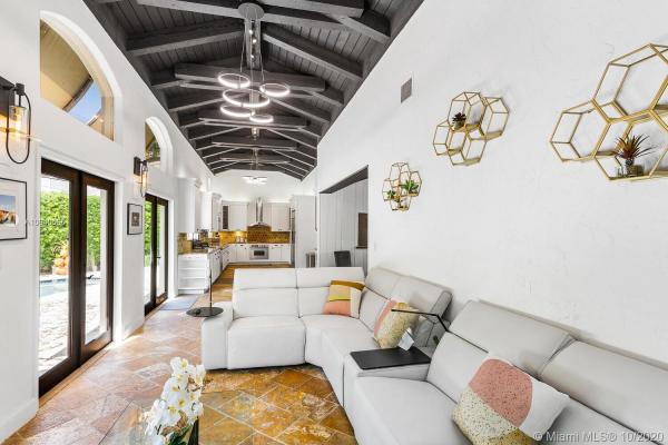 Beach View, 6350 Pinetree Dr, Miami Beach, Florida 33141, image 2