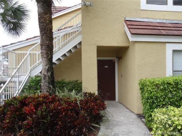 Biscayne Beach Club, 15581 SW 104th Ter #214, The Hammocks, Florida 33196, image 2