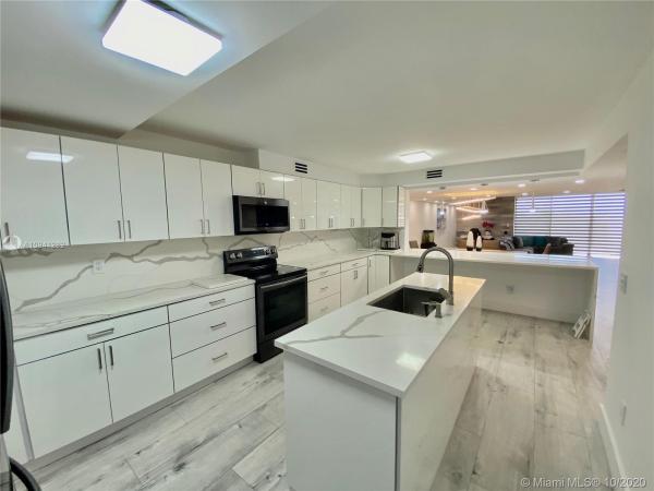 Golfwood, 20540 NE 6th Ct #20540, Ives Estates, Florida 33179, image 2