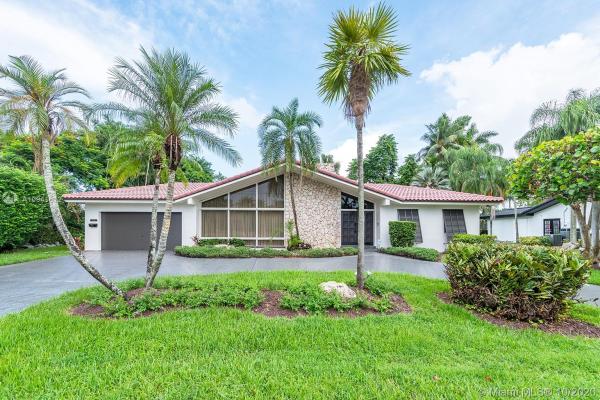 Country Club Of Miami Estates, 19101 E Saint Andrews Dr, Country Club, Florida 33015, image 2