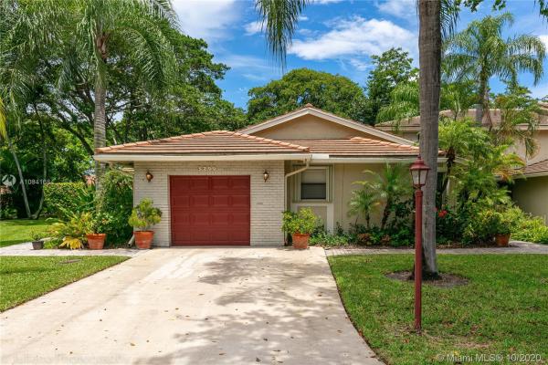 The Townhomes Of Deer Creek, 3299 Deer Creek Lake Shore Dr, Deerfield Beach, Florida 33442, image 2