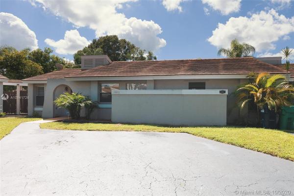 Deerwood Townhomes, 15035 SW 127th Cir Pl N #13035, Three Lakes, Florida 33186, image 2