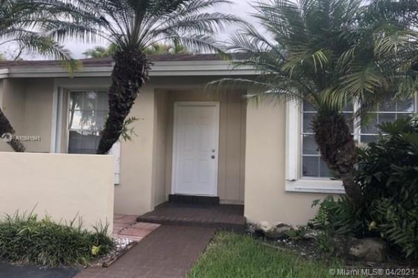 Woodstock Villas, 10919 SW 117th Pl, Kendall, Florida 33186, image 2