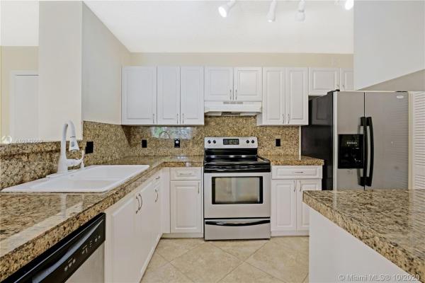 The Yacht Club At Aventura, 19501 E Country Club Dr #9202, Aventura, Florida 33180, image 2