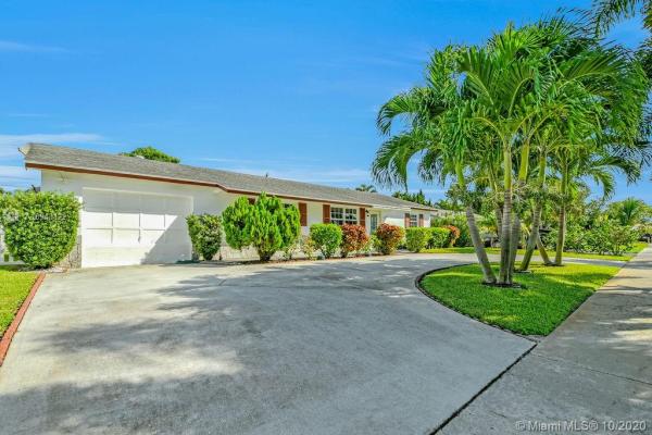 Palm Springs Village, 428 Alemeda Dr, Palm Springs, Florida 33461, image 2