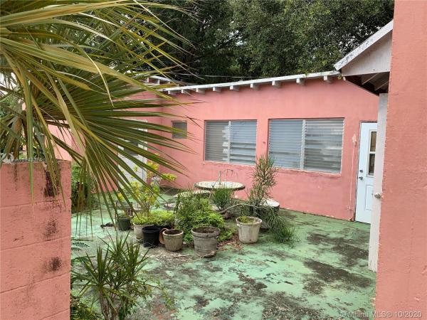 Stephens Manor, 1114 NW 76th St, Gladeview, Florida 33150, image 2