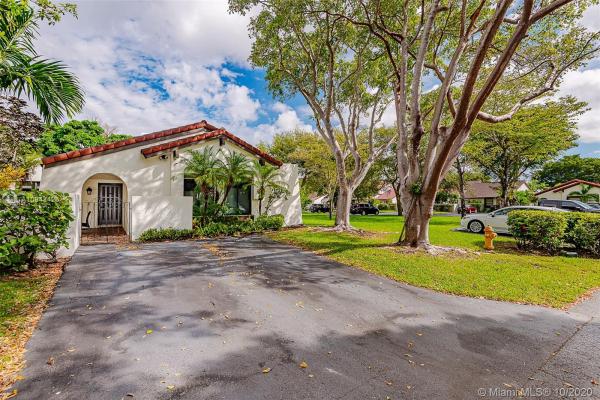 Town Villas In The Crossings, 13511 SW 111th Ter 0, The Crossings, Florida 33186, image 2