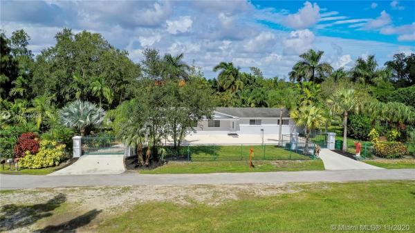 14751 SW 252nd St, Princeton, Florida 33032, image 2
