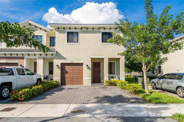 Hidden Lake Townhomes, 12777 SW 131st Ter, Three Lakes, Florida 33186, image 2