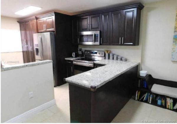 Loch Lomond East, 16014 N Kilmarnock Dr, Miami Lakes, Florida 33014, image 2
