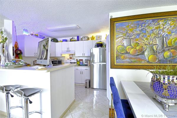The Yacht Club At Aventura, 19801 E Country Club Dr #4304, Aventura, Florida 33180, image 2