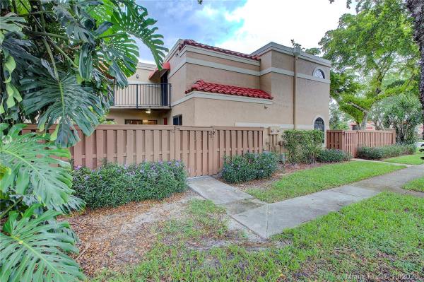 Banyan Lake, 8183 Thames Blvd #D, Boca Raton, Florida 33433, image 2
