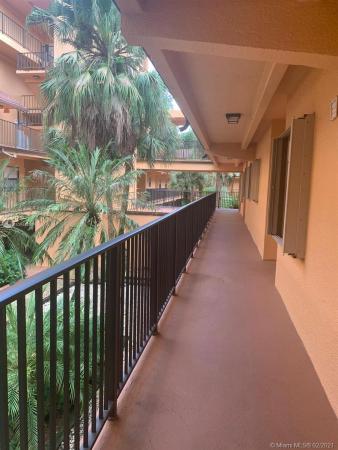 Lago West, 430 Commodore Dr #211, Plantation, Florida 33325, image 2