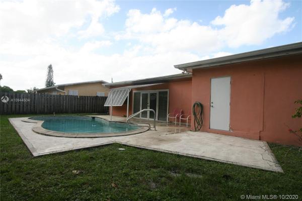 Sunrise Golf Village, 6580 NW 21st St, Sunrise, Florida 33313, image 2