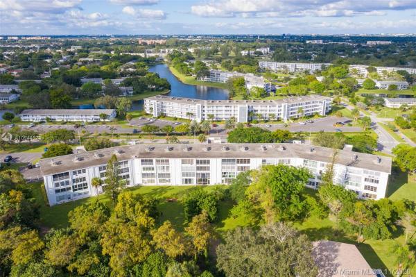 Oakridge, 2025 Oakridge D, Deerfield Beach, Florida 33442, image 2