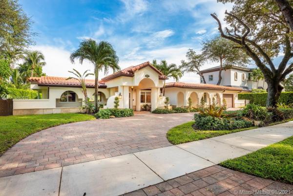 Loch Lomond, 6945 Gleneagle Dr, Miami Lakes, Florida 33014, image 2