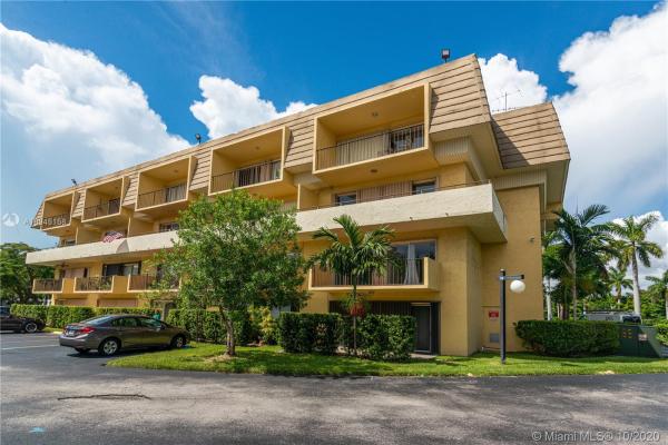 Camino Court, 8000 SW 81st Dr #202, Glenvar Heights, Florida 33143, image 2