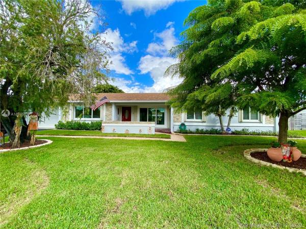 Pine Shore, 10945 SW 125th St, Kendall, Florida 33176, image 2
