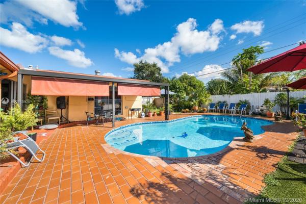 Berkeley Manor, 740 NW 178th Ter, Miami Gardens, Florida 33169, image 2