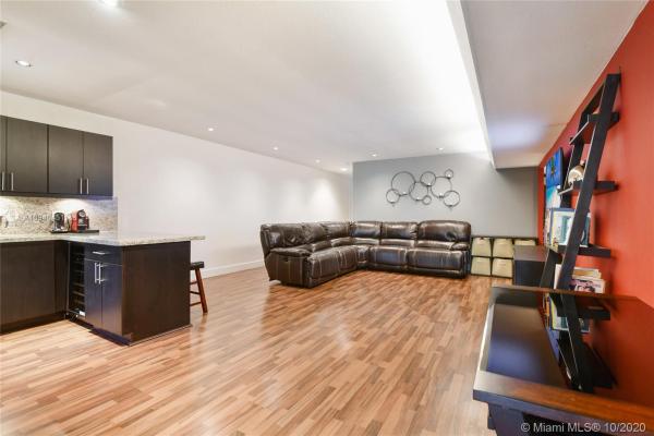 Loch Lomond East, 16116 Kilmarnock Dr #16116, Miami Lakes, Florida 33014, image 2