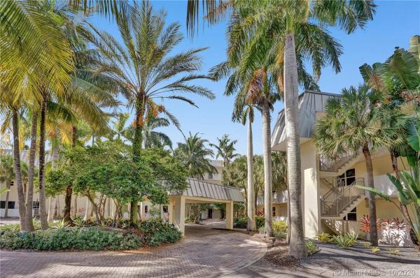 Palms Of Pinecrest, 8950 SW 69 Ct #104, Pinecrest, Florida 33156, image 2