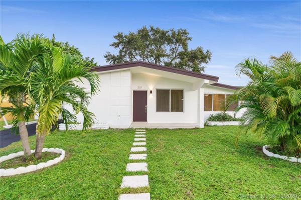 Sunswept Heights, 551 NE 175th St, North Miami Beach, Florida 33162, image 2