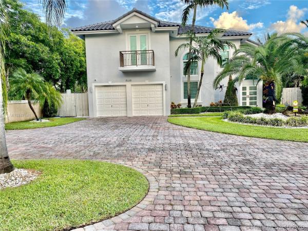 Pinewood Grove, 9335 SW 98th Ave, Kendall, Florida 33176, image 2