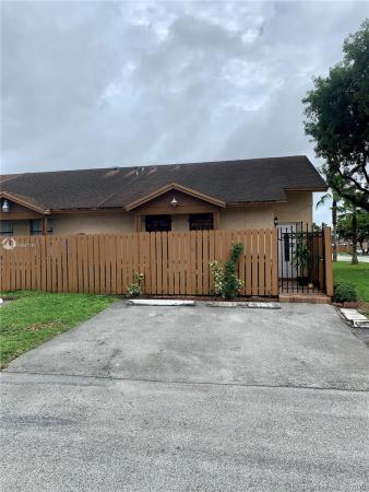 Aspen Townhomes, 6714 NW 192nd Ter #6714, Country Club, Florida 33015, image 2
