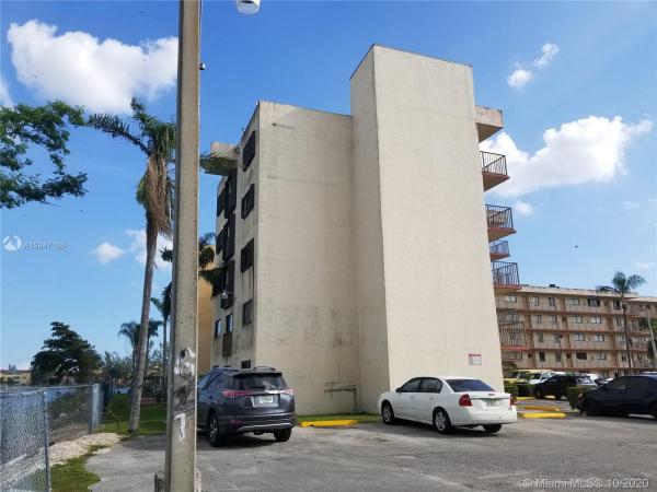 Vista Del Lago, 9917 W Okeechobee Rd #4-301, Hialeah Gardens, Florida 33016, image 2