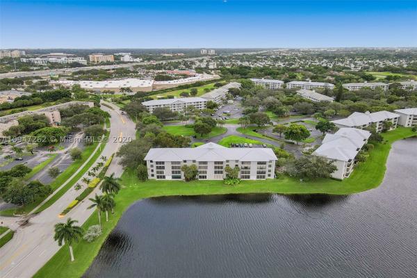 Whitehall Of Pine Island Ridge, 1532 Whitehall Dr #306, Davie, Florida 33324, image 3