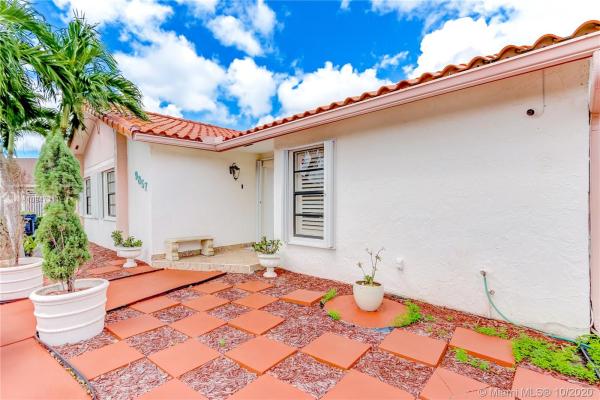 Les Chalets, 9857 SW 7th St, Fountainebleau, Florida 33174, image 2